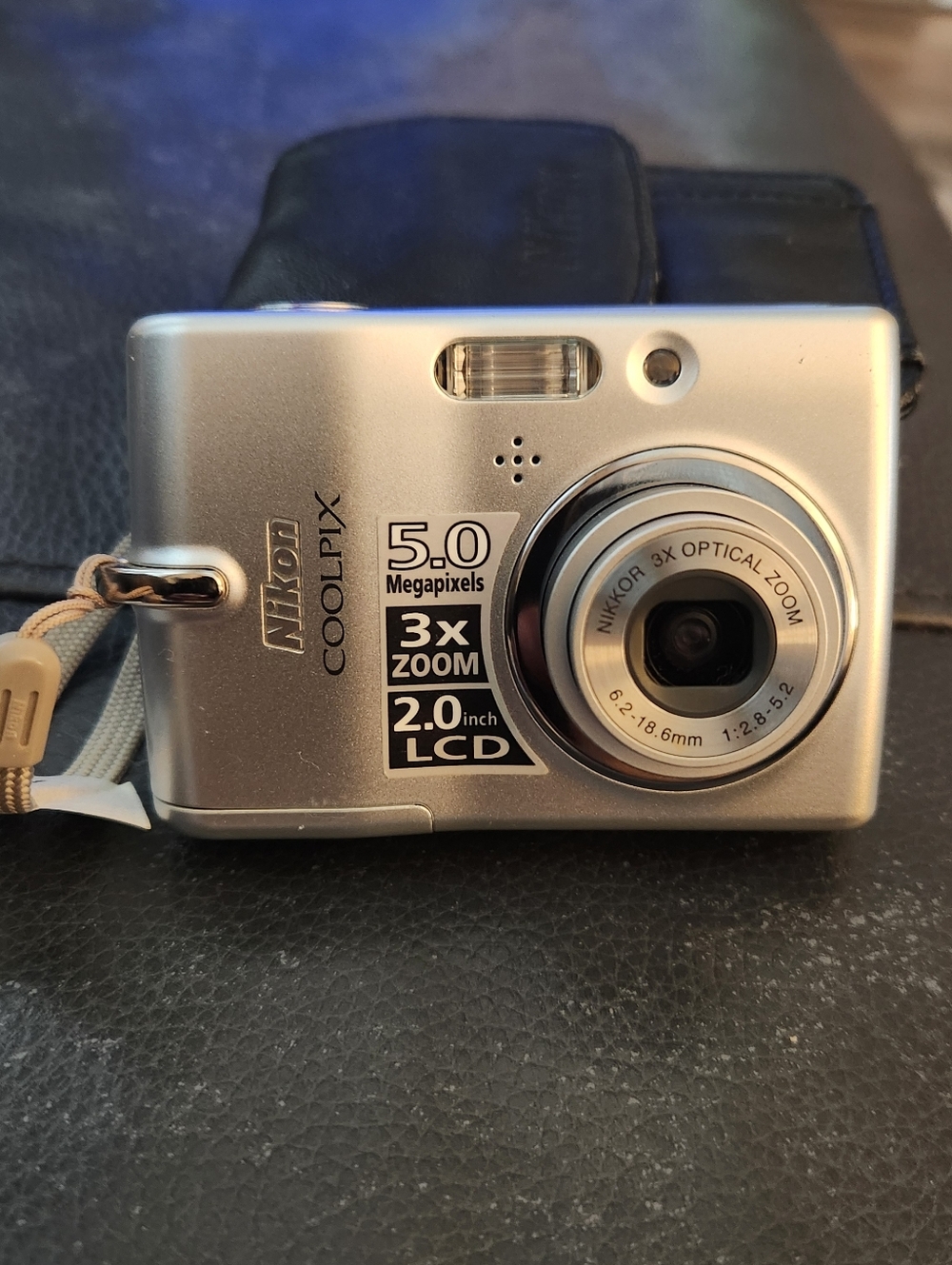 Nikon COOLPIX L10 5.0MP 3x Zoom Compact Digital Camera Silver Built-in Flash